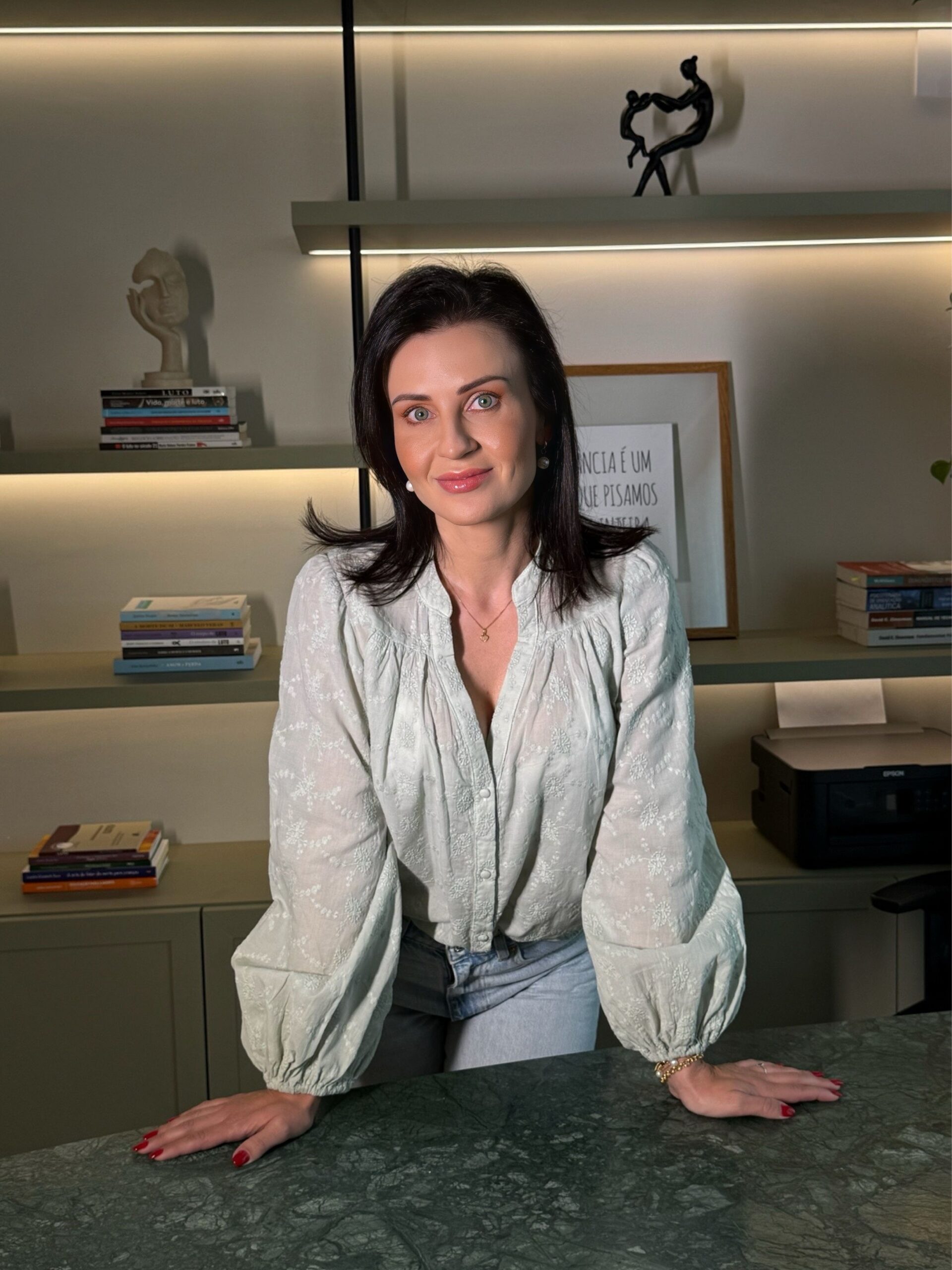 Suellen Schott, psicóloga em luto, perdas e recomeços